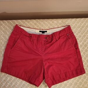 Tommy Hilfiger Women's 5 Inch Chino Shorts in Fuchsia, Size 4